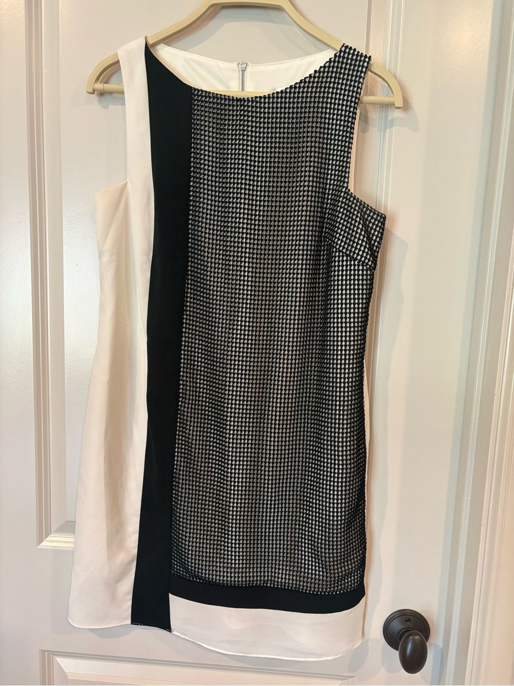 EUC Sz 2 julia jordan Black and Off-White Zip Up Shift Dress
